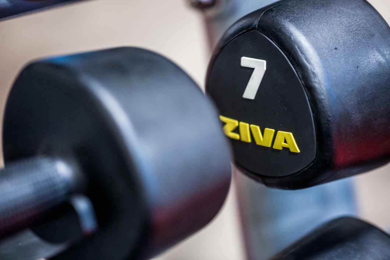 เฟเบิล โอ๊คแลนด์ เอ็มแกลเลอรี Hotel ภายนอก รูปภาพ ZIVA Dumbbells
